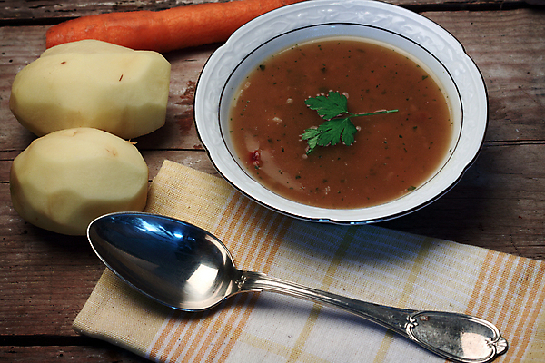 포토 JPG 해외이미지 전통 음식 빵 채소 부분 양파 감자 파슬리 건강 육류 요리 사람없음 주방 숟가락 식사 저녁식사 당근 소고기 뜨거움 사발 수프 향신료 점심식사 핸드메이드 해외202004 해외포토 식재료 뿌리채소 수저 사기그릇 향미료 파일형식 이미지허브