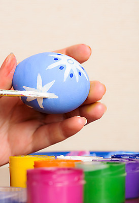 포토 JPG 해외이미지 전통 여자 행복 백그라운드 셔츠 가족 탁자 휴가 부활절 주택 관리 미술 사람없음 목재 장식 빨간색 파란색 컬러풀 주방 계란 페인트 물감 봄 흰색 붓 닫기 손톱관리 심볼 그림 냅킨 예술가 페인트붓 화가 프랑스어 해외202004 해외포토 나무 직업 문자 계절 기념일 감정 컬러 가구 상의 재료 관계 모션 문화예술 사람 건물 알 미술도구 네일아트 파일형식 이미지허브