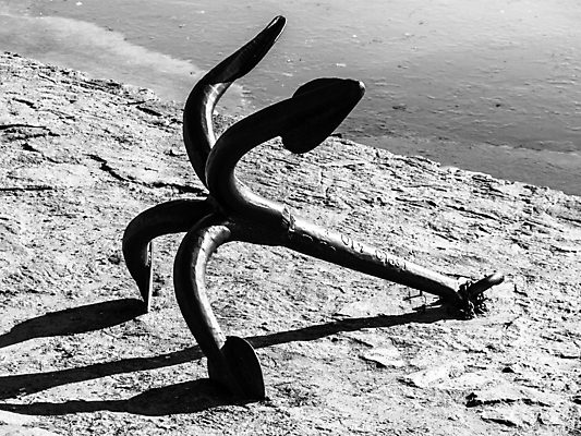 포토 JPG 해외이미지 밧줄 바다 백그라운드 교통시설 항해 흑백 그림자 안전 풍경 사람없음 물 금속 항구 검은색 힘 장비 수확 조약돌 흰색 보트 행운 고리 큼 철 심볼 오브젝트 부식 함선 해군 포트 무거움 닻 네비게이션 땅바닥 옛날 조언 철강 해외202004 해외포토 자연요소 줄 컬러 교통 컨셉 농업 배_교통 재질 바닥 군대 촬영기법 돌_바위 무게 크기 시설 파일형식 이미지허브