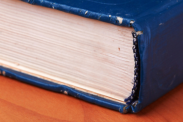 포토 JPG 해외이미지 교육 종교 종이 백그라운드 텍스트 탁자 표면 추상 프레임 미술 사람없음 장식 책 파란색 독서 노란색 교회 성경 어둠 공백 수확 골동품 덮개 흰색 얼룩 거친 화려 역사 황금 도서관 가죽 질감 복고 문학 페이지 그런지 옛날 해외202004 해외포토 컬러 가구 컨셉 무늬 농업 종교용품 종교건축 문화예술 건물 뚜껑 파일형식 이미지허브