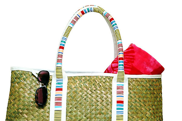 포토 JPG 해외이미지 클리핑패스 바다 가방 휴가 사람없음 야외 수건 선글라스 지갑 그늘 고립 해외202004 해외포토 잡화 안경 위생용품 파일형식 이미지허브