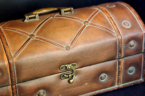 포토 JPG 해외이미지 손잡이 안전 사람없음 상자 덮개 절약 중세 압정 가죽 잠금 궤 옛날 장식함 해외202004 해외포토 컨셉 사무용품 뚜껑 역사 보안 파일형식 이미지허브