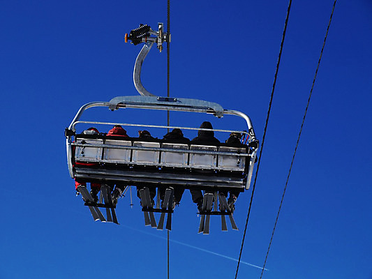 포토 JPG 해외이미지 계절 행복 스포츠 여행 백그라운드 겨울 의자 하늘 휴가 스키 산 건강 사람 풍경 경사 사람없음 야외 10대 파란색 청춘 햇빛 태양 맑음 얼음 재킷 추위 흰색 스노우보드 12월 휴양지 리프트 1월 해외202004 해외포토 자연요소 감정 컬러 가구 컨셉 청소년 날씨 겨울스포츠 외투 장소 보드_스포츠 날짜 파일형식 이미지허브