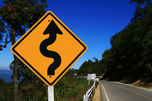 포토 JPG 해외이미지 남자 도로 백그라운드 컨셉 십자가 교통시설 태국 거리 경고 안전 사람없음 야외 세로 노란색 도시 보행자 보행로 보호 위험 입장 심볼 묘사 사인 도로표지판 조심 통과 건너기 해외202004 해외포토 아시아 길 컬러 교통 모션 사람 표지판 시설 파일형식 이미지허브