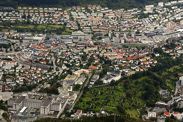 포토 JPG 해외이미지 외관 유럽 산업 여행 건축양식 자연 산 아파트 주택 안테나 파노라마 병원 노르웨이 풍경 사람없음 야외 건물 여름 도시풍경 햇빛 카트 도시 대학교 장면 타운 스카이라인 스칸디나비아 해외202004 해외포토 건축물 계절 건축 나라 통신 의학 학교 촬영기법 태양 생태계 파일형식 이미지허브