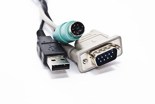 포토 JPG 해외이미지 남자 사람없음 빨간색 초록색 파란색 전자제품 컴퓨터 노란색 텔레비전 흰색 플러그 연결 수화기 합성 오디오 철사 잭 스테레오 동영상 입력 해외202004 해외포토 컬러 사람 소리 전화기 파일형식 이미지허브