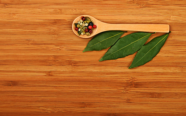 포토 JPG 해외이미지 음식 백그라운드 잎 3 요리 사람없음 목재 숟가락 만 조미료 그룹 혼합 자르기 대나무 향신료 후추 월계수 해외202004 해외포토 나무 식물 재료 모션 수저 향미료 파일형식 이미지허브