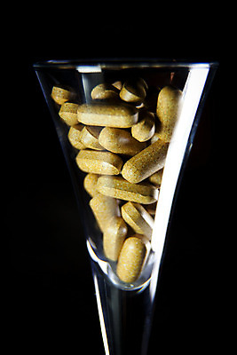 포토 JPG 해외이미지 음식 오렌지 자연 유리 검은배경 추상 건강 사람없음 약 노란색 건강관리 검은색 가득함 묘사 건강식 폭식 비타민C 해외202004 해외포토 컬러 백그라운드 무늬 과일 의학 재질 관리 생태계 비타민 파일형식 이미지허브