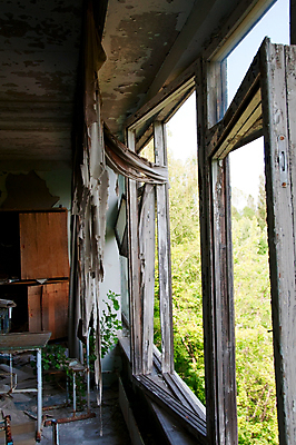 포토 JPG 해외이미지 교육 가구 의자 창문 학교 자연 회의 실내 사람없음 환경 힘 침묵 손상 방 커튼 오픈 환경오염 역 지저분함 엉킴 쓰레기 강의 사건 버리기 회의실 원자력 깨짐 방사능 방사선 방치 생태학 우크라이나 재앙 해외202004 해외포토 유럽 생활용품 컨셉 비즈니스 교통시설 모션 내부 소리 에너지 감각 생태계 파일형식 이미지허브