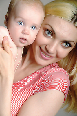 포토 JPG 해외이미지 여자 행복 얼굴 어린이 2 신체 가족 엄마 관리 사랑 미소 사람 소년 두명 금발 머리 침묵 흰색 아기 신생아 잡기 보호 고립 돌봄 천진난만 해외202004 해외포토 헤어스타일 남자 감정 컬러 컨셉 관계 모션 표정 신체부위 소리 파일형식 이미지허브