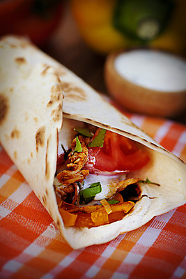 포토 JPG 해외이미지 접시 음식 빵 토마토 채소 재료 고추 오이 패스트푸드 샌드위치 건강 육류 옥수수 요리 사람없음 빨간색 초록색 식당 식사 저녁식사 치킨 샐러드 소고기 덮개 신선 뜨거움 맛 그릴 상추 먹기 가득함 속도 유기농 매움 후추 타코 점심식사 살사댄스 페스츄리 해외202004 해외포토 식기 웰빙 컬러 컨셉 식재료 모션 주방용품 곡류 상점 뚜껑 춤 인스턴트 향신료 닭고기요리 파일형식 이미지허브