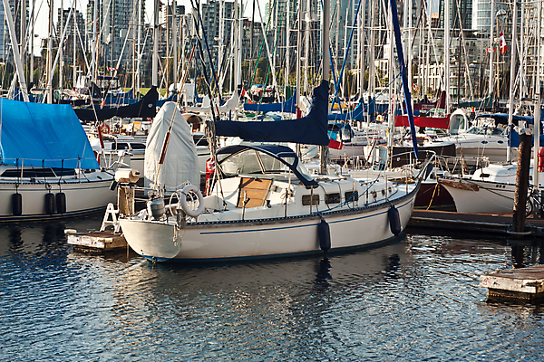포토 JPG 해외이미지 물결 바다 여행 요트 건축양식 휴가 항해 사람없음 야외 물 파란색 반사 항구 도시 만 보트 그룹 크루즈 그림 휴양지 해안도시 포트 타운 나루 뱃놀이 소금물 옛날 줄서기 해외202004 해외포토 자연요소 건축 컬러 배_교통 교통시설 모션 전통놀이 장소 파일형식 이미지허브