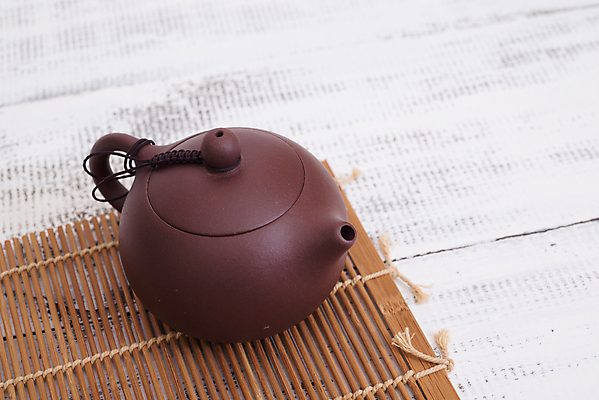 포토 JPG 해외이미지 라이프스타일 그릇 아시아 문화 음료 탁자 주전자 건강 요리 동양인 사람없음 목재 컵 주방 일본 중국 머그컵 골동품 마시기 기구 뜨거움 도자기 사발 찻주전자 오브젝트 준비 유기농 복고 심플 점토 토기 동쪽 고립 구식 백자 옛날 스타일 방식 해외202004 해외포토 나무 식기 웰빙 나라 가구 재료 모션 주방용품 인종 생활 용기_그릇 사기그릇 방향 파일형식 이미지허브