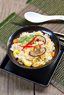 포토 JPG 해외이미지 아시아 음식 오렌지 고추 건조 건강 옥수수 요리 동양인 사람없음 빨간색 초록색 노란색 식사 저녁식사 중국 버섯 당근 사발 고수 달콤 맛 점심식사 입가심 해외202004 해외포토 나라 컬러 컨셉 채소 과일 곡류 뿌리채소 인종 사기그릇 향신료 파일형식 이미지허브