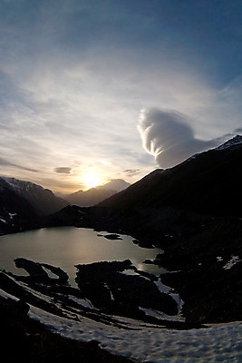포토 JPG 해외이미지 구름 야생동물 여행 자연 하늘 휴식 산 나선형 풍경 사람없음 야외 여름 빛 햇빛 평화 환경 침묵 일몰 놀람 기쁨 자유 오픈 황무지 고독 큼 즐거움 멀리 용서 우수 웅장함 절정 특별함 현상 해외202004 해외포토 자연요소 동물 계절 감정 컨셉 무늬 표정 태양 노을 소리 크기 절기 생태계 파일형식 이미지허브