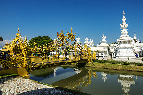포토 JPG 해외이미지 전통 아시아 종교 문화 불교 건축양식 태국 풍경 사람없음 건물 흰색 사찰 황금 대문 해외202004 해외포토 건축물 건축 나라 컬러 종교건축 문 파일형식 이미지허브