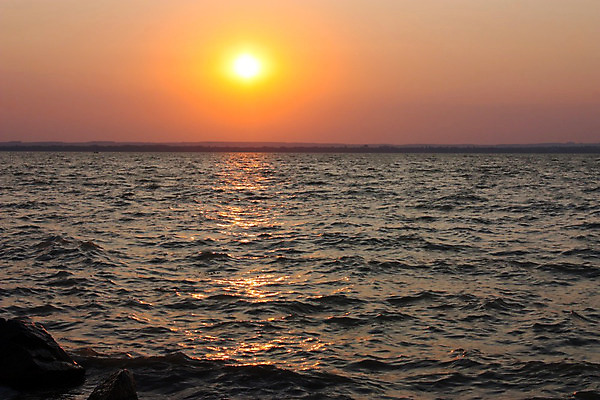 포토 JPG 해외이미지 나무 구름 계절 공원 실루엣 호수 백그라운드 오렌지 자연 하늘 날씨 휴식 풍경 사람없음 야외 물 빛 강 컬러풀 태양 반사 노란색 일출 환경 침묵 황혼 일몰 새벽 가을 저녁 숲 설정 내추럴 강렬 잔물결 수평선 해외202004 해외포토 자연요소 식물 공공시설 물결 컬러 컨셉 과일 촬영기법 노을 소리 야간 생태계 파일형식 이미지허브