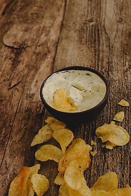 포토 JPG 해외이미지 실내 사람없음 감자칩 나무배경 해외202004 해외포토 백그라운드 내부 과자 칩_음식 파일형식 이미지허브