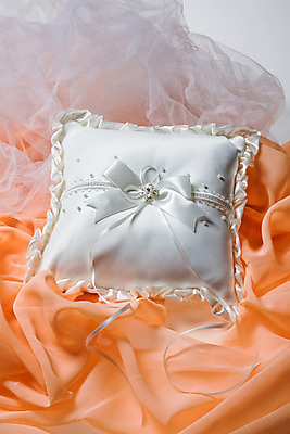 포토 JPG 해외이미지 결혼 베개 사람없음 화려 오브젝트 활 해외202004 해외포토 컨셉 침구 이벤트 파일형식 이미지허브