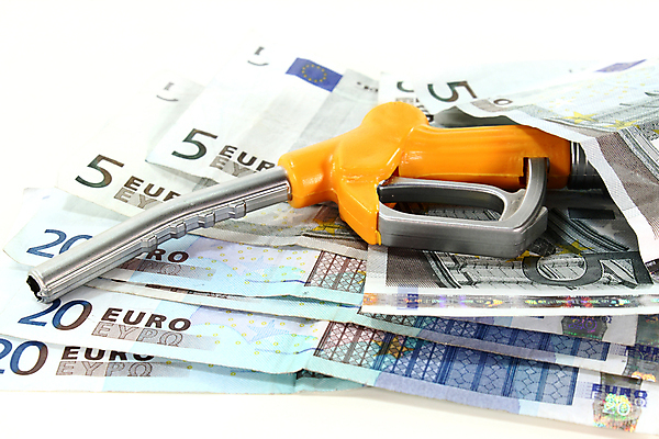 포토 JPG 해외이미지 돈 사람없음 유로 휘발유 석유 심볼 흰배경 탱크 연료 펌프 디젤 해외202004 해외포토 백그라운드 흰색 재산 파일형식 이미지허브