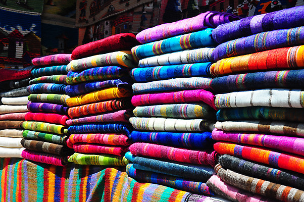 포토 JPG 해외이미지 전통 문화 여행 사람없음 직물 남아메리카 중앙아메리카 시장 원주민 담요 에콰도르 장인 수공예 양모 짜기 핸드메이드 해외202004 해외포토 모션 아메리카 아프리카인 공예 파일형식 이미지허브