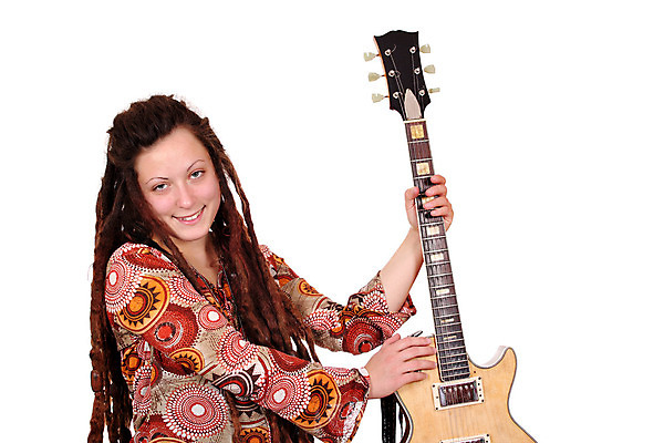 포토 JPG 해외이미지 1 헤어스타일 여자 행복 음악 한명 미소 사람 성인 유행 공연 연주자 음악가 흰색 기구 기타 표현 시원함 예술가 펑키 기타리스트 고립 뮤지컬 스타일 해외202004 해외포토 직업 감정 컬러 현악기 문화예술 표정 이벤트 파일형식 이미지허브