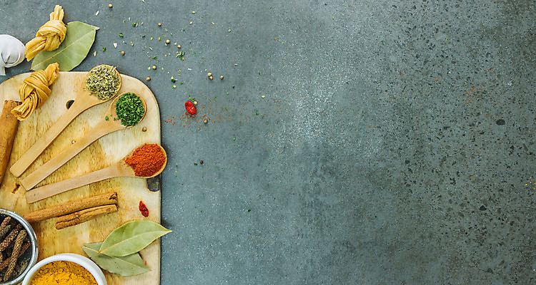 포토 JPG 해외이미지 계절 음식 재료 고추 마늘 종류 요리 사람없음 컬러풀 주방 양념 고수 선택 가루 허브 레시피 후추 생강 강렬 놋쇠 시나몬 강황 해외202004 해외포토 식물 컬러 컨셉 채소 식재료 향신료 파일형식 이미지허브