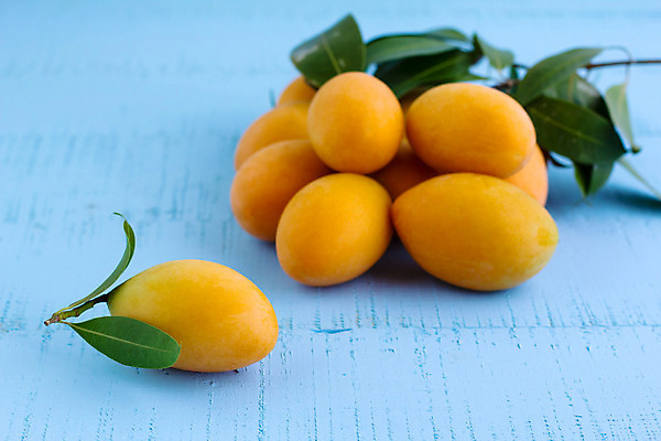 포토 JPG 해외이미지 식물 음식 백그라운드 잎 오렌지 과일 태국 자연 탁자 건강 사람없음 목재 초록색 파란색 노란색 바구니 신선 달콤 정상 유기농 망고 자두 숙성 채식주의자 해외202004 해외포토 나무 웰빙 아시아 컬러 가구 재료 맛 열대과일 생태계 채식 파일형식 이미지허브