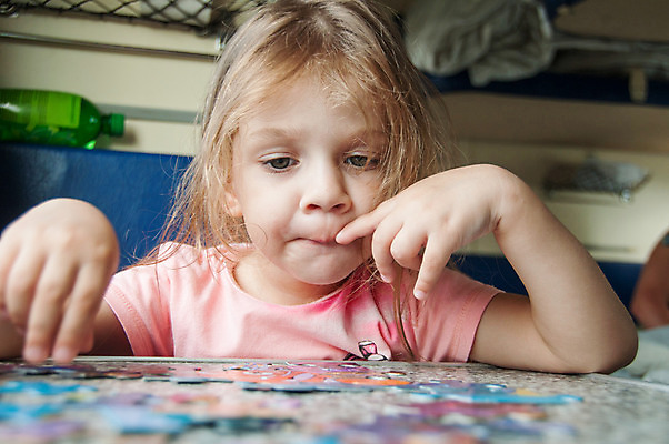 포토 JPG 해외이미지 유럽 길 여행 생각 교실 모션 자동차 놀이 탁자 3 한명 앉기 경제 기차 게임 침대 퍼즐 수집 열정 모자이크 열광 난민 배려 혼자 해외202004 해외포토 1 교육 감정 나라 육상교통 가구 학교 대중교통 사람 파일형식 이미지허브