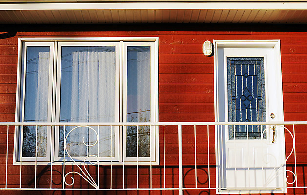 포토 JPG 해외이미지 외관 건축양식 창문 가족 유리 지붕 새로움 주택 프레임 그림자 외벽 경사 사람없음 건물 목재 옆모습 빨간색 빛 문 금속 발코니 흰색 작음 철 입장 초대 손질 삼나무 철강 해외202004 해외포토 나무 건축물 건축 벽 뷰포인트 컬러 컨셉 재료 관계 재질 크기 파일형식 이미지허브