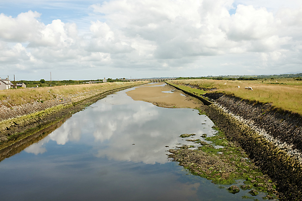 포토 JPG 해외이미지 구름 모래 하늘 풍경 사람없음 물 파란색 강 반사 환경 바위 습지 땅 진흙 경영 채널 프로젝트 해일 해외202004 해외포토 자연요소 컬러 비즈니스 돌_바위 자연재해 파일형식 이미지허브
