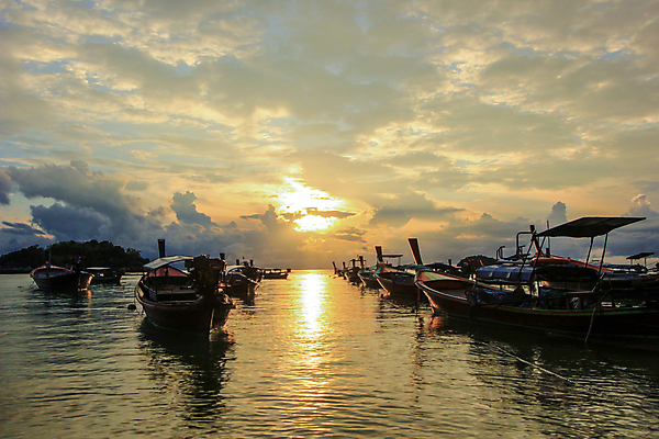 포토 JPG 해외이미지 주간 나무 구름 밧줄 바다 잎 하늘 휴가 파노라마 그림자 사람없음 목재 초록색 여름 파란색 컬러풀 햇빛 반사 침묵 일몰 활발 덮개 바위 신선 보트 그늘 질감 스카이라인 마디 강렬 깊이 수목 수평선 해외202004 해외포토 자연요소 식물 계절 줄 컬러 컨셉 배_교통 재료 촬영기법 태양 노을 소리 뚜껑 돌_바위 파일형식 이미지허브