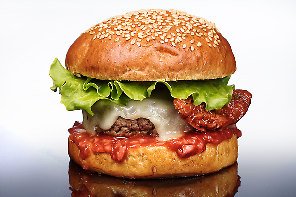 포토 JPG 해외이미지 패스트푸드 실내 사람없음 한개 반사 햄버거 인스턴트 정크푸드 흰배경 그라데이션 해외202004 해외포토 1 음식 백그라운드 내부 흰색 파일형식 이미지허브