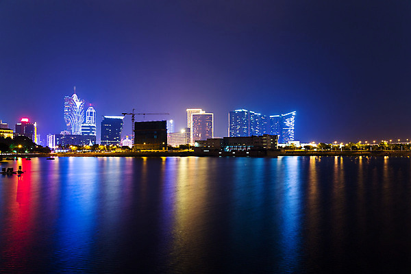 포토 JPG 해외이미지 도로 길 호수 여행 건축양식 호텔 주택 사람없음 건물 옆모습 물 강 도시풍경 사무실 탑 고층빌딩 황혼 일몰 바위 도시 야간 저녁 큼 오솔길 승합차 카지노 스카이라인 마카오 해외202004 해외포토 자연요소 건축물 건축 뷰포인트 비즈니스 교통시설 승용차 숙소 풍경 빌딩 노을 도박 밤 크기 파일형식 이미지허브