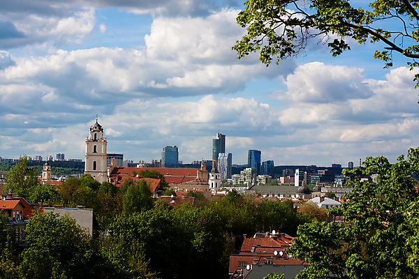 포토 JPG 해외이미지 나무 구름 공원 꽃 벽 분홍색 비즈니스 건축양식 거리 주택 경사 사람없음 야외 건물 장식 가로 초록색 여름 햇빛 노란색 교회 맑음 고층빌딩 봄 흰색 도시 언덕 타운 리투아니아 옛날 해외202004 해외포토 자연요소 식물 건축물 계절 공공시설 건축 유럽 컬러 종교건축 날씨 빌딩 태양 파일형식 이미지허브