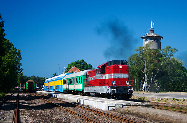 포토 JPG 해외이미지 주간 하늘 풍경 사람없음 야외 기찻길 기차 연기 해외202004 해외포토 자연요소 육상교통 대중교통 파일형식 이미지허브