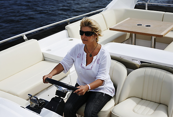 포토 JPG 해외이미지 라이프스타일 스포츠 파도 바다 여행 요트 휴가 항해 한명 성인 물 파란색 강 달리기 경쟁 운전 에너지 탐험 흰색 레이싱 도시 보트 고급 우아함 크루즈 갑판 속도 분무기 모터보트 엔진 모터 레이더 모스크바 해외202004 해외포토 자연요소 1 컬러 컨셉 배_교통 모션 사람 시합 생활 러시아 파일형식 이미지허브