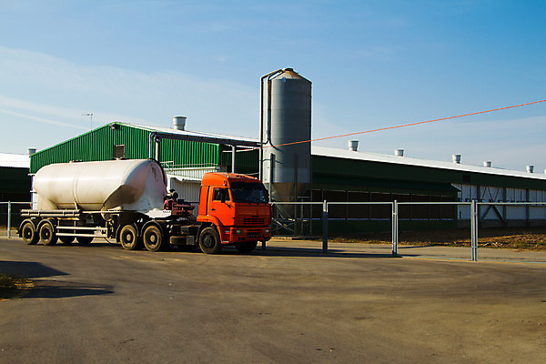 포토 JPG 해외이미지 1 산업 농업 비즈니스 사람없음 야외 농장 장비 수확 시골 짐차 길이 해외202004 해외포토 자동차 파일형식 이미지허브