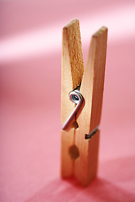 포토 JPG 해외이미지 옷 분홍색 가정 새로움 건조 집게 사람없음 목재 빨래 빨래집게 해외202004 해외포토 나무 컬러 컨셉 가사 재료 파일형식 이미지허브