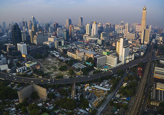 포토 JPG 해외이미지 태국 안테나 사람없음 고층빌딩 성장 표현 도시 정상 방콕 지역 타운 스카이라인 모터 개발 방법 해외202004 해외포토 아시아 통신 빌딩 파일형식 이미지허브