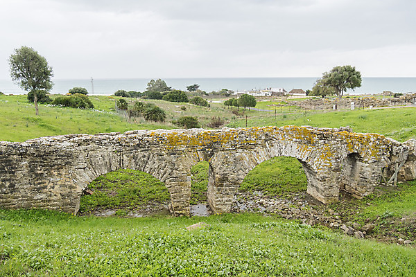 포토 JPG 해외이미지 문화 벽 여행 백그라운드 건축양식 자연 하늘 휴식 파노라마 풍경 사람없음 야외 초록색 울타리 햇빛 반사 여행객 수확 골동품 바위 시골 중세 역사 건축가 로마 아치 내추럴 고고학 기간 로마인 스페인어 옛날 파멸 해외202004 해외포토 직업 교육 건축 컬러 컨셉 농업 촬영기법 사람 인종 담장 태양 이탈리아 돌_바위 생태계 파일형식 소멸 이미지허브