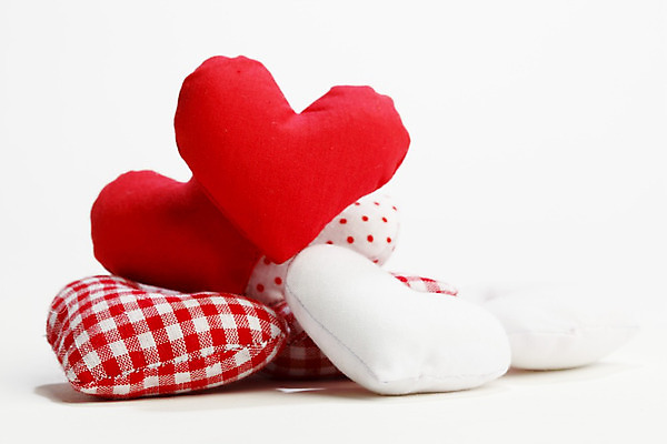 포토 JPG 해외이미지 디자인 사랑 사람없음 장식 쌓기 하트 직물 오브젝트 흰배경 핸드메이드 해외202004 해외포토 모양 감정 백그라운드 모션 흰색 파일형식 이미지허브