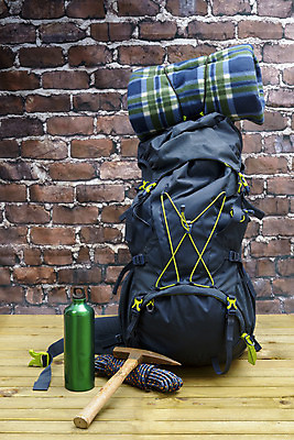 포토 JPG 해외이미지 옷 스포츠 여행 백그라운드 신발 지도 가방 배낭 휴가 산 부츠 취미 사람없음 야외 갈색 걷기 등산 트래킹 캠핑 하이킹 장비 탐험 짐 흰색 오솔길 모험가 오르기 탐사 발견 수하물 양발 오지 원정 하이커 해외202004 해외포토 잡화 길 컬러 모션 레저 파일형식 이미지허브