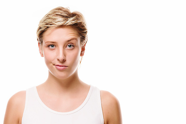 포토 JPG 해외이미지 백인 1 여자 얼굴 백그라운드 셔츠 한명 사람 성인 금발 머리 흰색 달콤 입술 주근깨 리프팅 심각 해외202004 해외포토 서양인 헤어스타일 컬러 컨셉 상의 신체부위 점 맛 파일형식 이미지허브