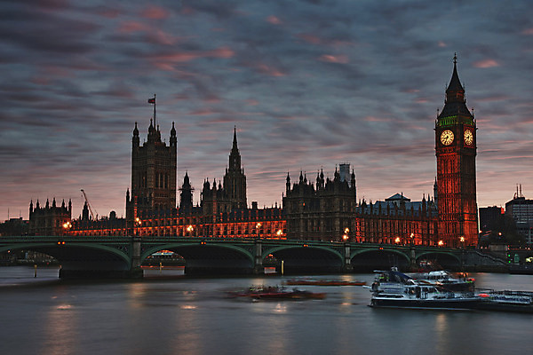 포토 JPG 해외이미지 영어 문화 시계 여행 거실 건축양식 하늘 아침 영국 주택 풍경 사람없음 야외 건물 물 강 도시풍경 반사 교회 황혼 일몰 새벽 궁전 거울 도시 저녁 큼 런던 시력 타운 빅벤 빛망울 국회 고딕 왕국 정부 템스강 스타일 해외202004 해외포토 주간 자연요소 문자 건축물 건축 유럽 고건축 종교건축 잉글랜드 빛 노을 야간 크기 시계탑 파일형식 이미지허브