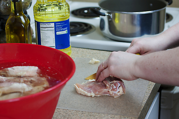 포토 JPG 해외이미지 음식 조각 요리 사람없음 주방 식사 치킨 가축 튀김 신선 먹기 날것 밀가루 해외202004 해외포토 동물 모션 가루 닭고기요리 파일형식 이미지허브
