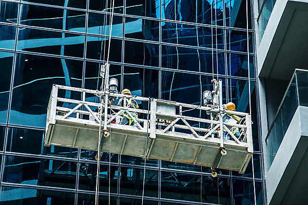 포토 JPG 해외이미지 주간 로우앵글 매달리기 외벽 빌딩 상반신 성인 야외 두명 건물 뒷모습 반사 작업 리프트 청소부 유리창청소 성인만 해외202004 외벽청소 해외포토 자연요소 직업 건축물 벽 뷰포인트 모션 사람 청소 파일형식 이미지허브