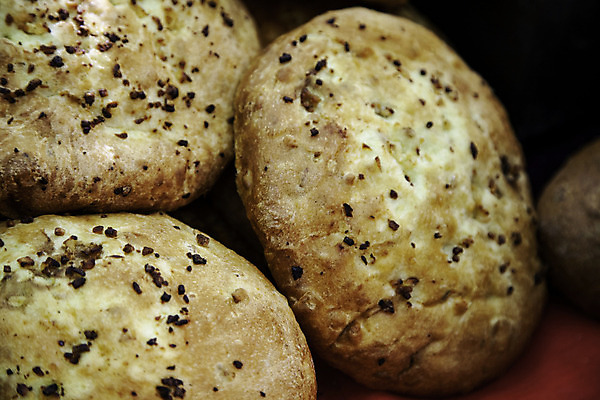 포토 JPG 해외이미지 전통 라이프스타일 디자인 음식 빵 조각 백그라운드 재료 텍스트 탁자 주택 건강 요리 사람없음 목재 우주 마을 검은색 어둠 이탈리아 빵집 수확 껍질 흰색 시골 신선 맛 상품 낟알 시리얼 밀 굽기 지중해 유기농 올리브 복고 밀가루 장인 덩어리 내추럴 핸드메이드 해외202004 해외포토 나무 웰빙 열매 유럽 바다 컬러 가구 컨셉 농업 곡류 건물 생활 상점 가루 구이 파일형식 이미지허브