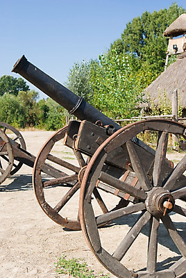 포토 JPG 해외이미지 모델 무기 여행 공 미술 사람없음 목재 미국 힘 총 수확 골동품 바퀴 성 역사 클래식 보호 위험 공격 철 전시회 오브젝트 박물관 군용 싸움 전쟁 러시아 과거 슛 대포 총알 반항 전쟁터 구식 독립 베터리 옛날 해외202004 해외포토 나무 건축물 유럽 컨셉 북아메리카 농업 재료 모션 문화예술 군대 전시 파일형식 이미지허브