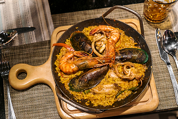 포토 JPG 해외이미지 전통 라이프스타일 접시 음식 바다 백그라운드 포크 채소 탁자 밥 조개 새우 연체동물 건강 어류 요리 사람없음 목재 우주 식사 저녁식사 스페인 상품 가재 지중해 레몬 해산물 향신료 올리브 홍합 사프란 스페인어 옛날 채식주의자 해외202004 해외포토 나무 식기 열매 유럽 가구 과일 재료 어패류 무척추동물 갑각류 생활 수중동물 채식 향미료 파일형식 이미지허브